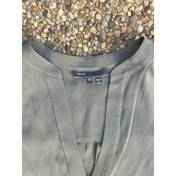 Vince Gray Silk Blend Tank Top XS Split Neck - Picture 2 of 4